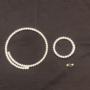 Classic Pearl Necklace Set